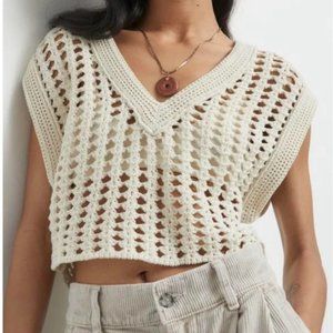 NWOT - BDG Leigh Cropped Sweater Vest in Ivory
